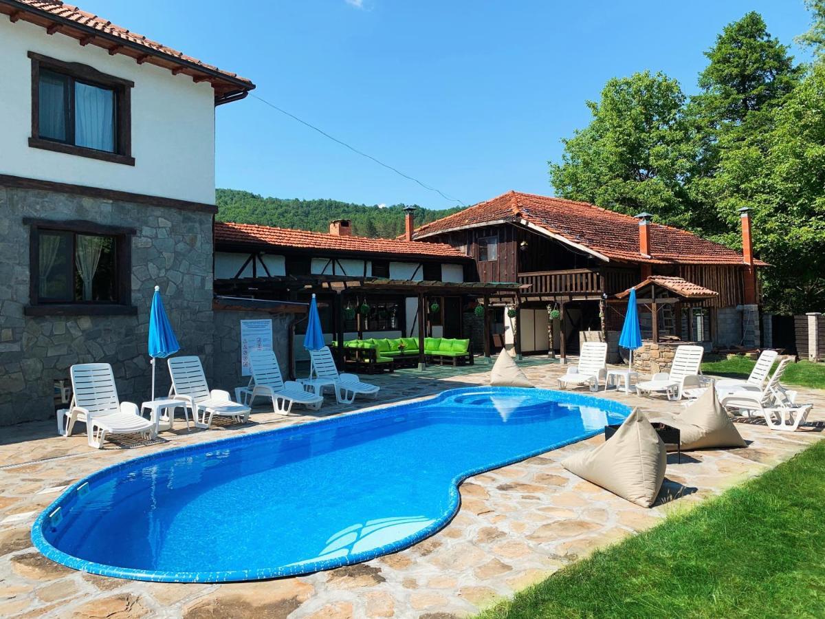 Карамановите Къщи Apriltsi  Exterior photo