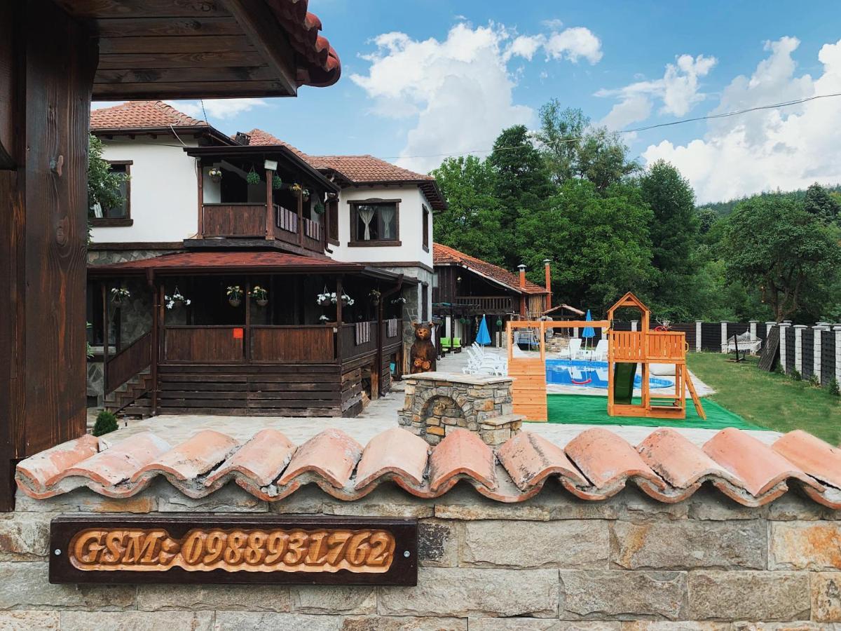 Карамановите Къщи Apriltsi  Exterior photo