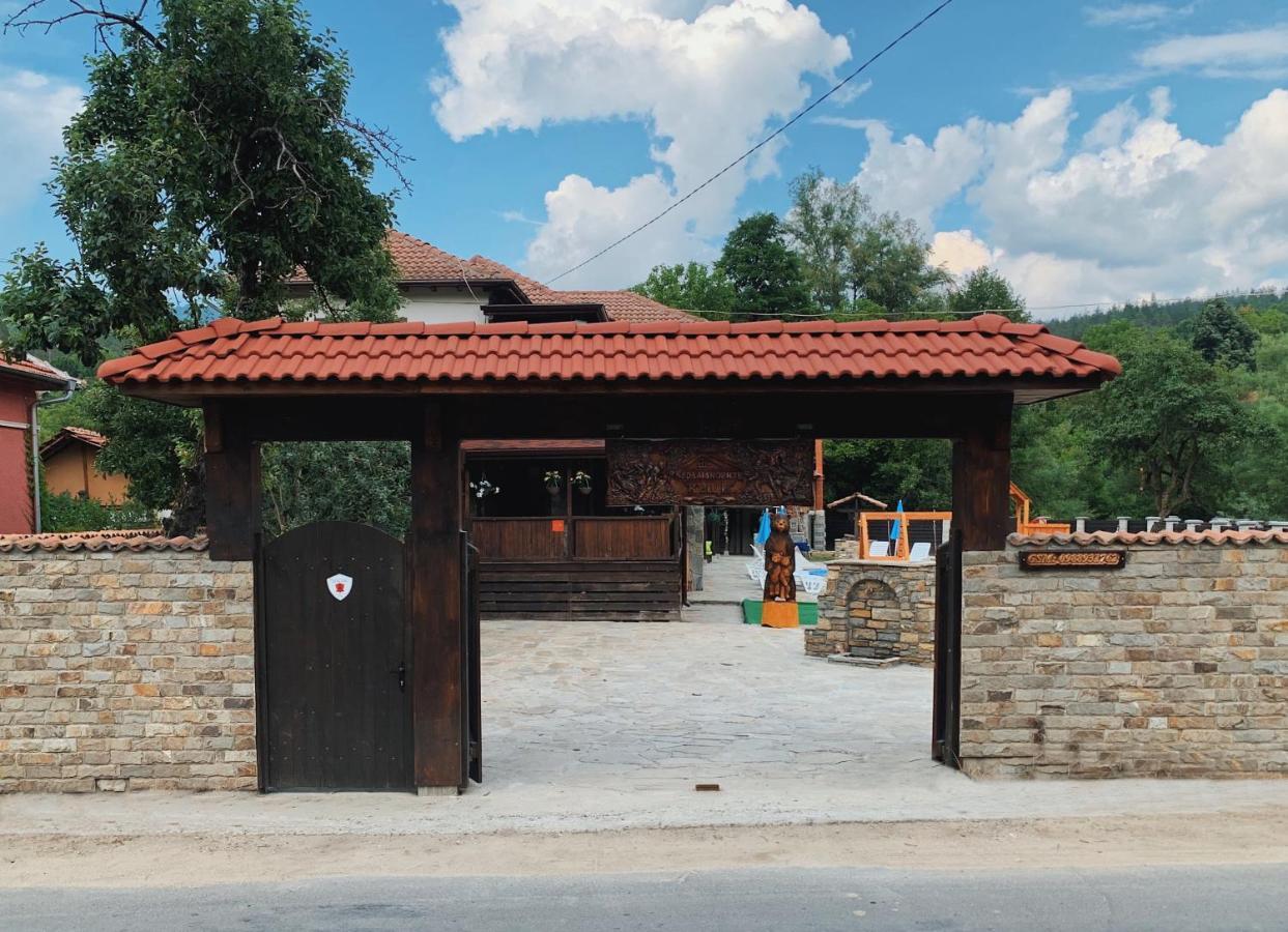 Карамановите Къщи Apriltsi  Exterior photo