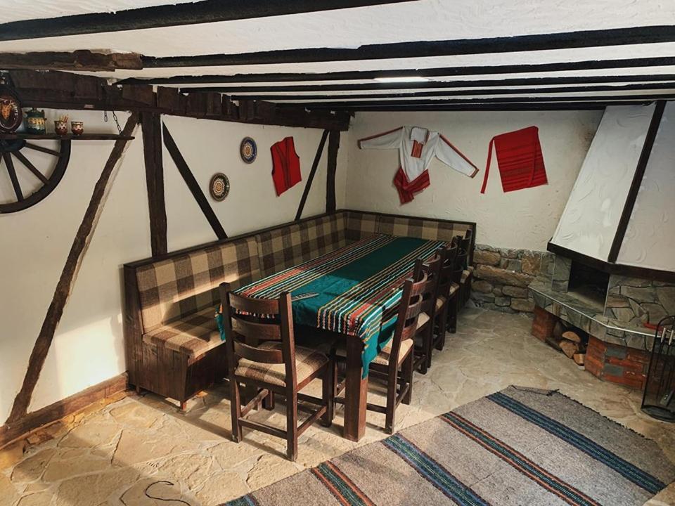 Карамановите Къщи Apriltsi  Exterior photo